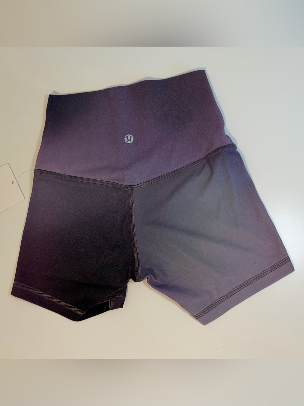 Lululemon Size 2 Align High-Rise Short 4”